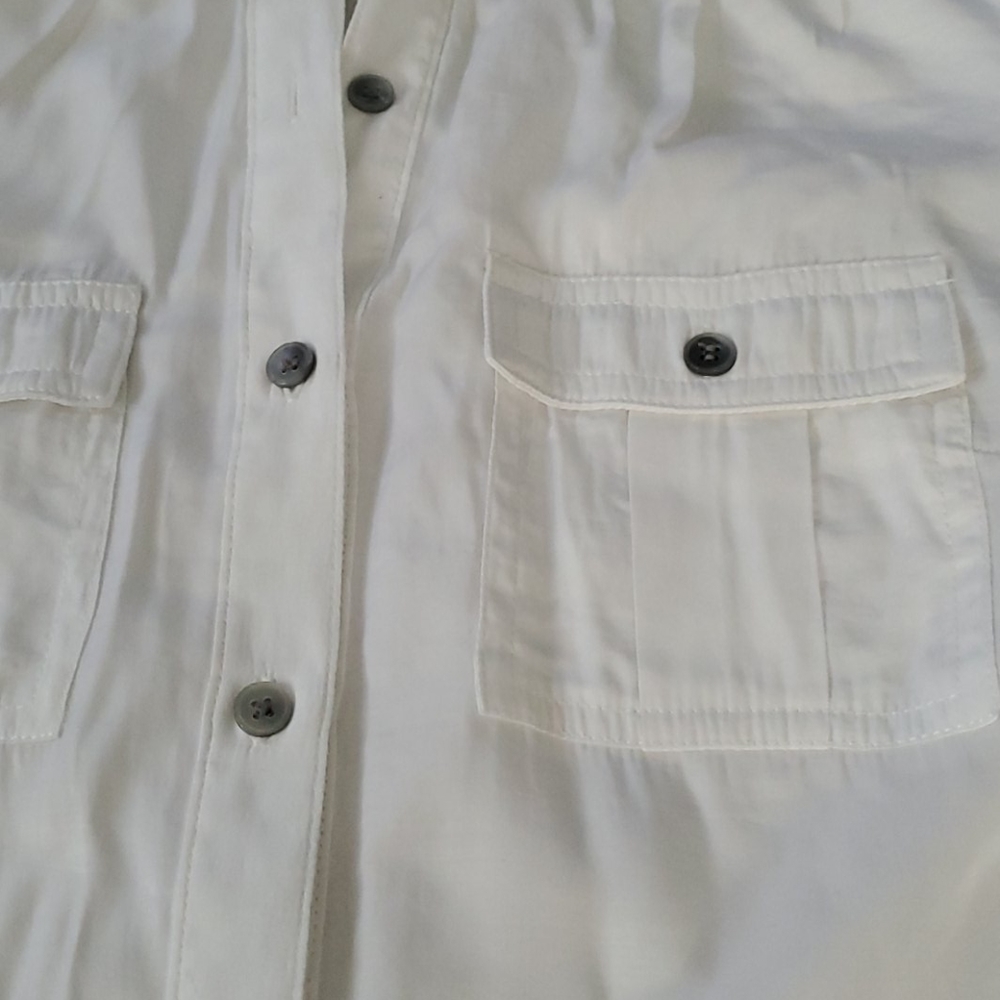 ★White Button down Shirt - Picture 4 of 8
